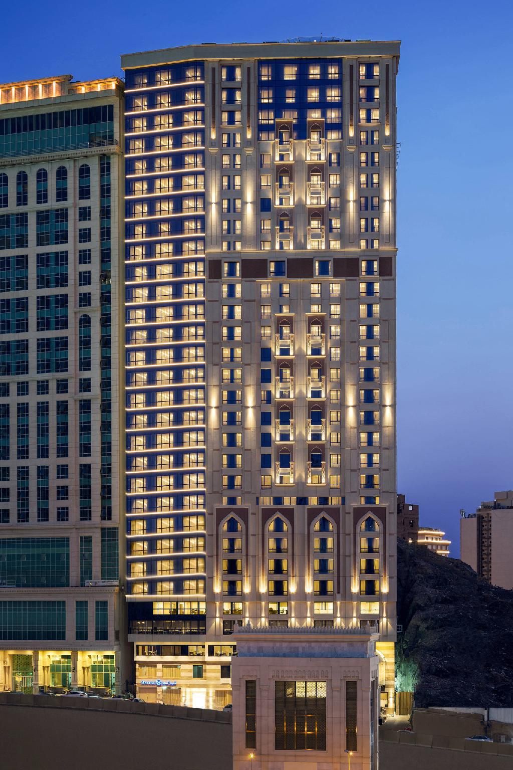 Sheraton Makkah Jabal Al Kaaba Hotel - Luxury room interior with Haram view, premium Umrah accommodation facilities and amenities