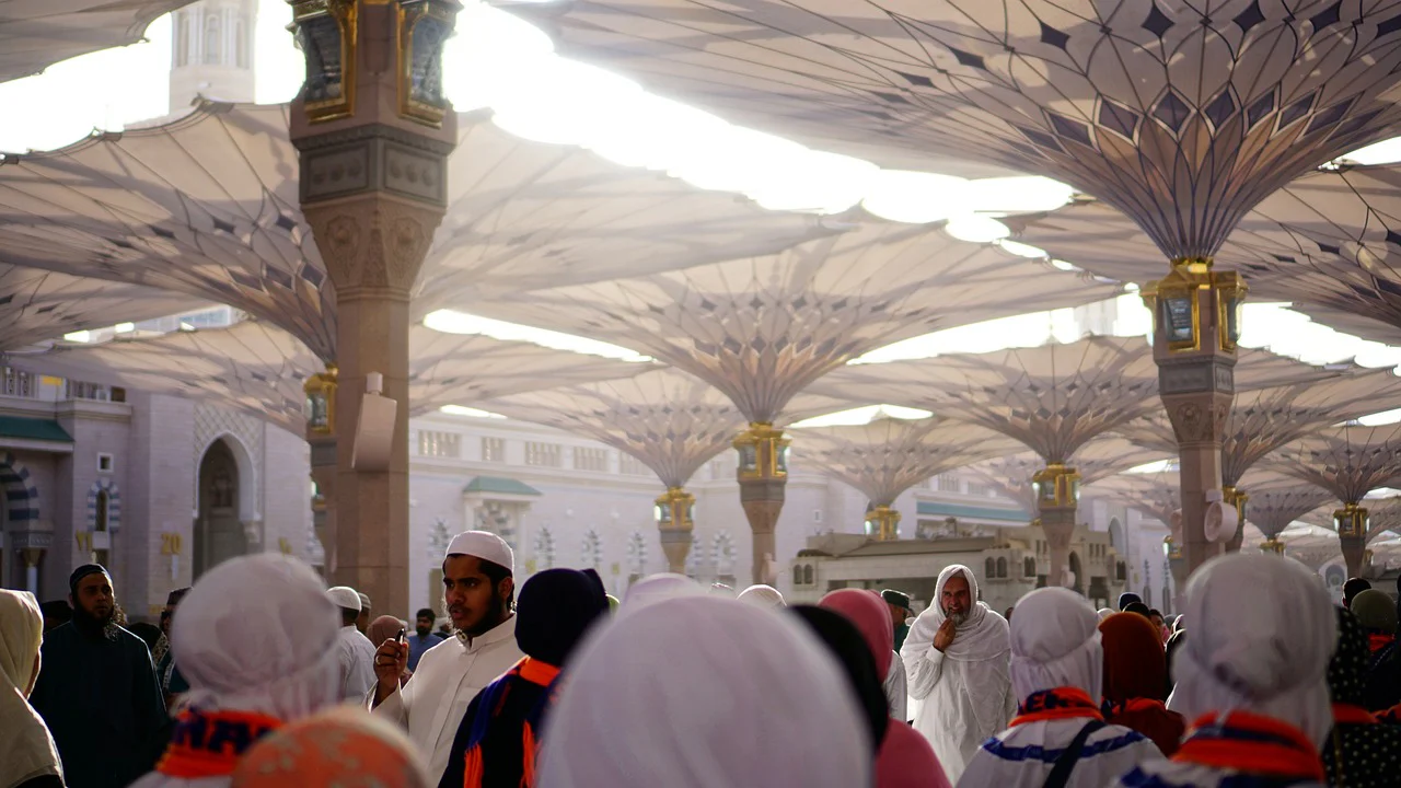 Best Time to Perform Umrah: Comparing Weather, Crowds & Costs - Best Time to Perform Umrah Guide - Umrah Guide
